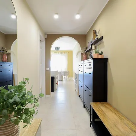 Prime Location Frontline Dona Sofia Apartament