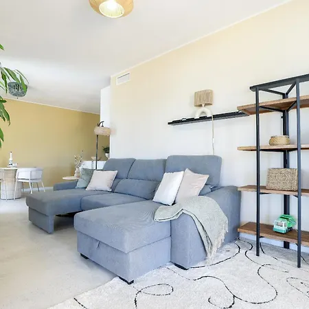 Prime Location Frontline Dona Sofia Apartament *